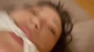 咪咪小仙女 初下海全裸自摸，脱光摆弄姿势 毛毛浓密
