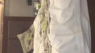 艺校妹妹下海当人体模特~怎么突然变成人体炮台!!