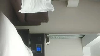 即日起程全网我最骚表演，脱光光用黄瓜磨穴，淫语骚话不断黄瓜抽插，黑丝高跟鞋大屁股