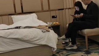 拉丁裔学生口交以支付圣诞礼物