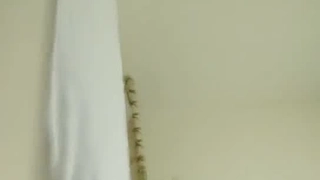 气质型极品美女！大姨妈还没走完！很想要跳蛋自慰，撩衣服震动奶头，多毛骚逼震穴，翘起屁股特写