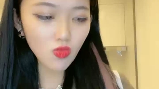 爆乳翘臀颜值女神！极品美腿肥穴！张开双腿掰穴超紧致