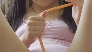 清纯可爱的美术学院学生背着男友过来手撸